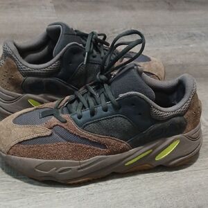 Men's Stylish Sneakers - Brown and Black